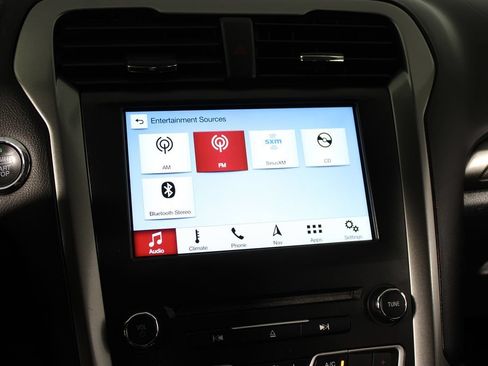 Used 2017 Ford Fusion SE w/ Fusion SE Technology Package FWD image 18