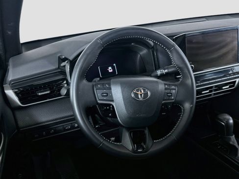 Used 2025 Toyota Camry SE FWD image 18