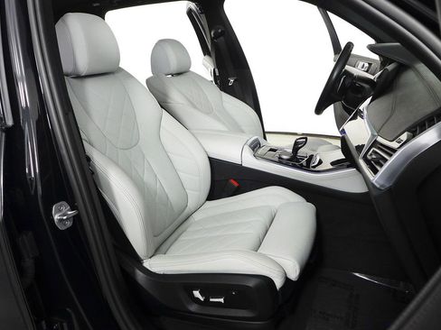 Used 2023 BMW X5 xDrive40i w/ M Sport Package image 19