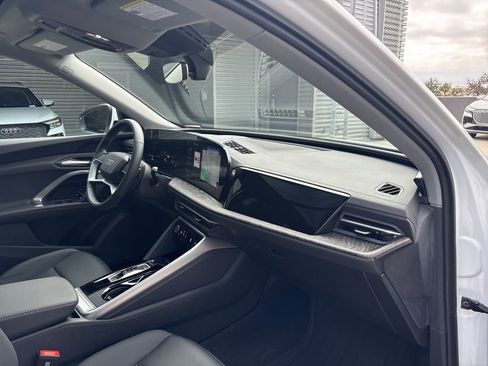 Used 2025 Audi Q5 Premium w/ Convenience Package image 15