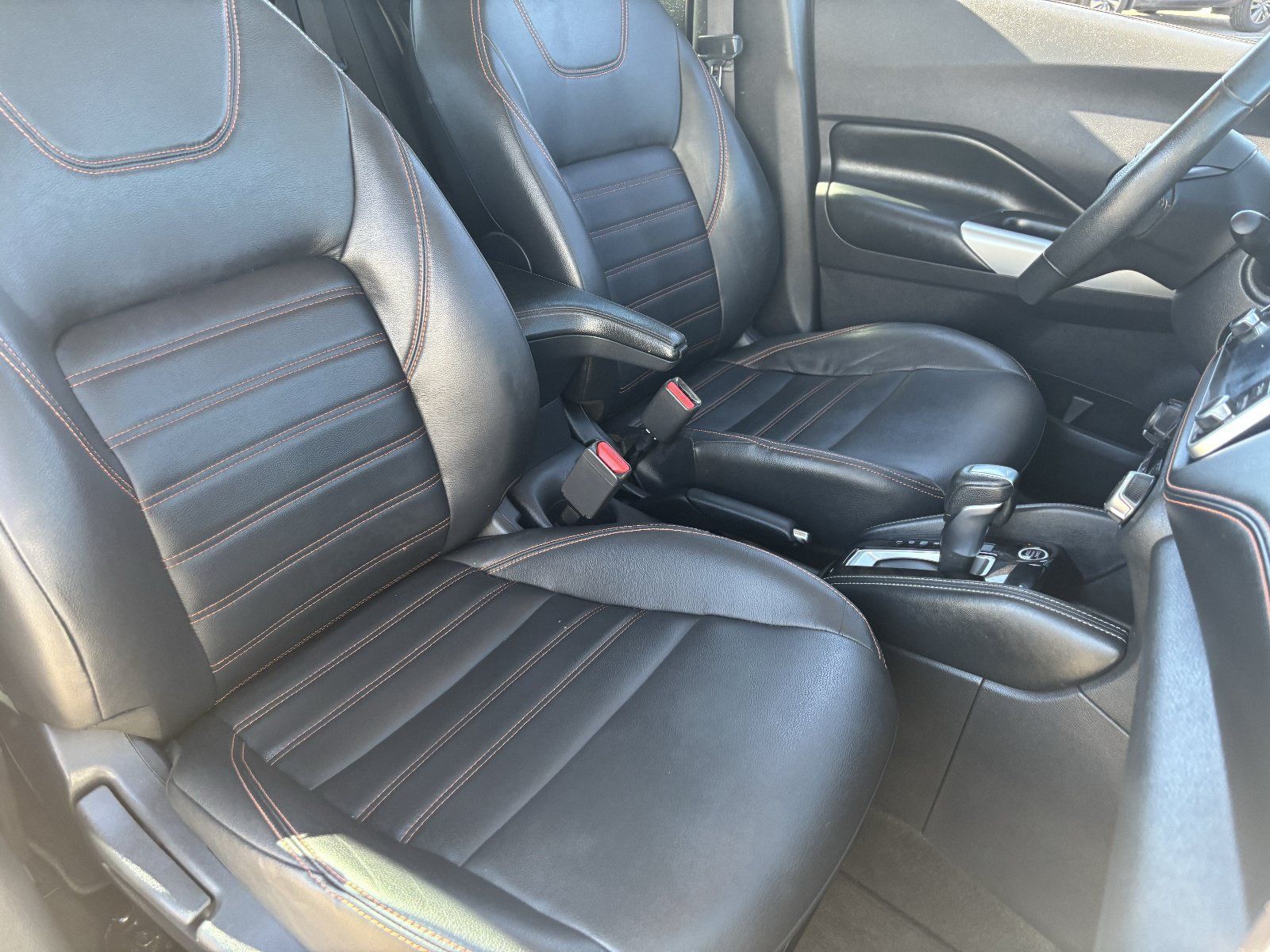 Used 2020 Nissan Kicks SR w/ SR Premium Package FWD image 11
