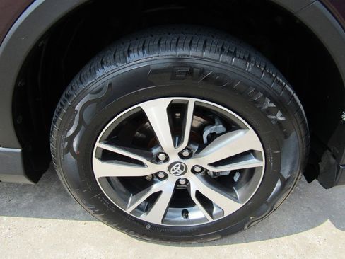 Used 2017 Toyota RAV4 XLE FWD image 7