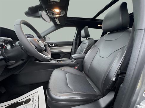 Used 2023 Jeep Compass Limited w/ Sun and Sound Group image 14