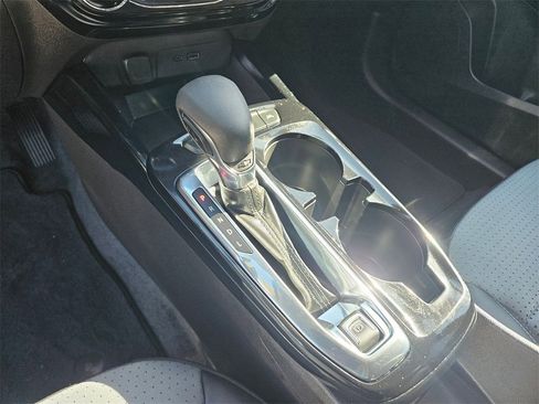 Used 2025 Chevrolet Trax LT w/ LT Convenience Package image 25