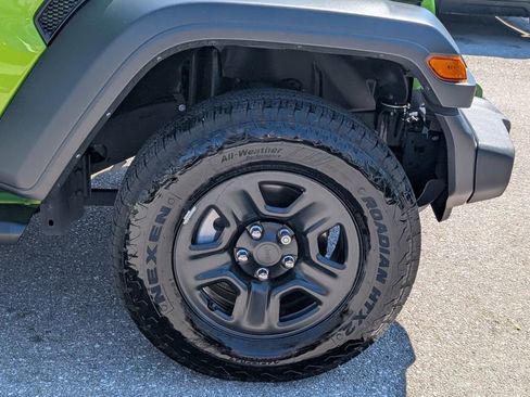 Used 2025 Jeep Wrangler Sport image 9