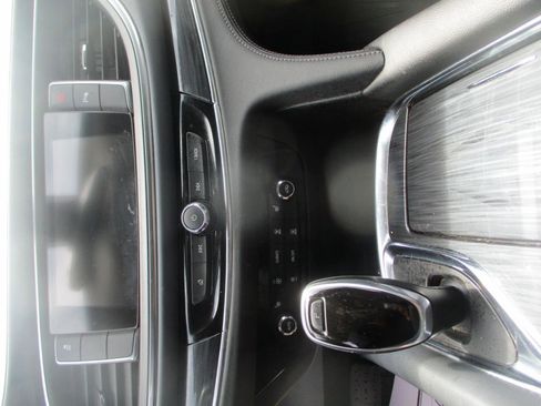 Used 2018 Buick Enclave Essence image 13