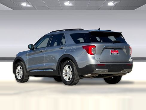 Used 2023 Ford Explorer XLT w/ Equipment Group 202A image 7