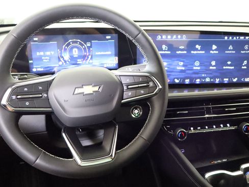 New 2026 Chevrolet Traverse LT w/ Driver Confidence Package FWD image 24