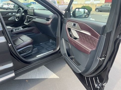 Used 2025 Ford Explorer Platinum w/ LUX Leather Package image 27