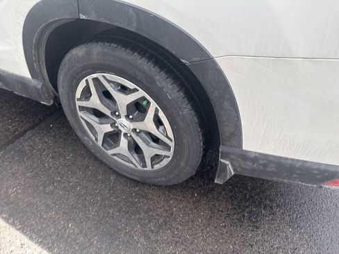 Used 2024 Subaru Forester Premium image 8