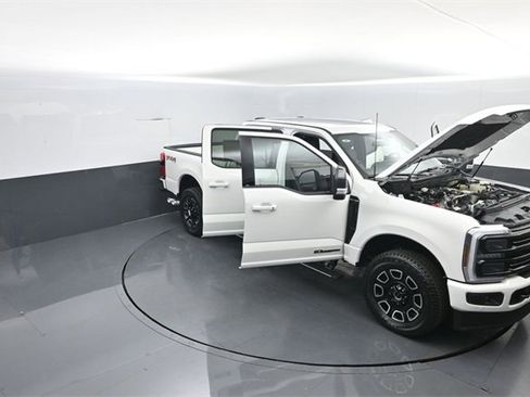 New 2026 Ford F250 Platinum w/ FX4 Off-Road Package image 33