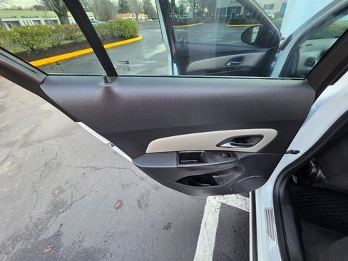 Used 2013 Chevrolet Cruze LS image 37