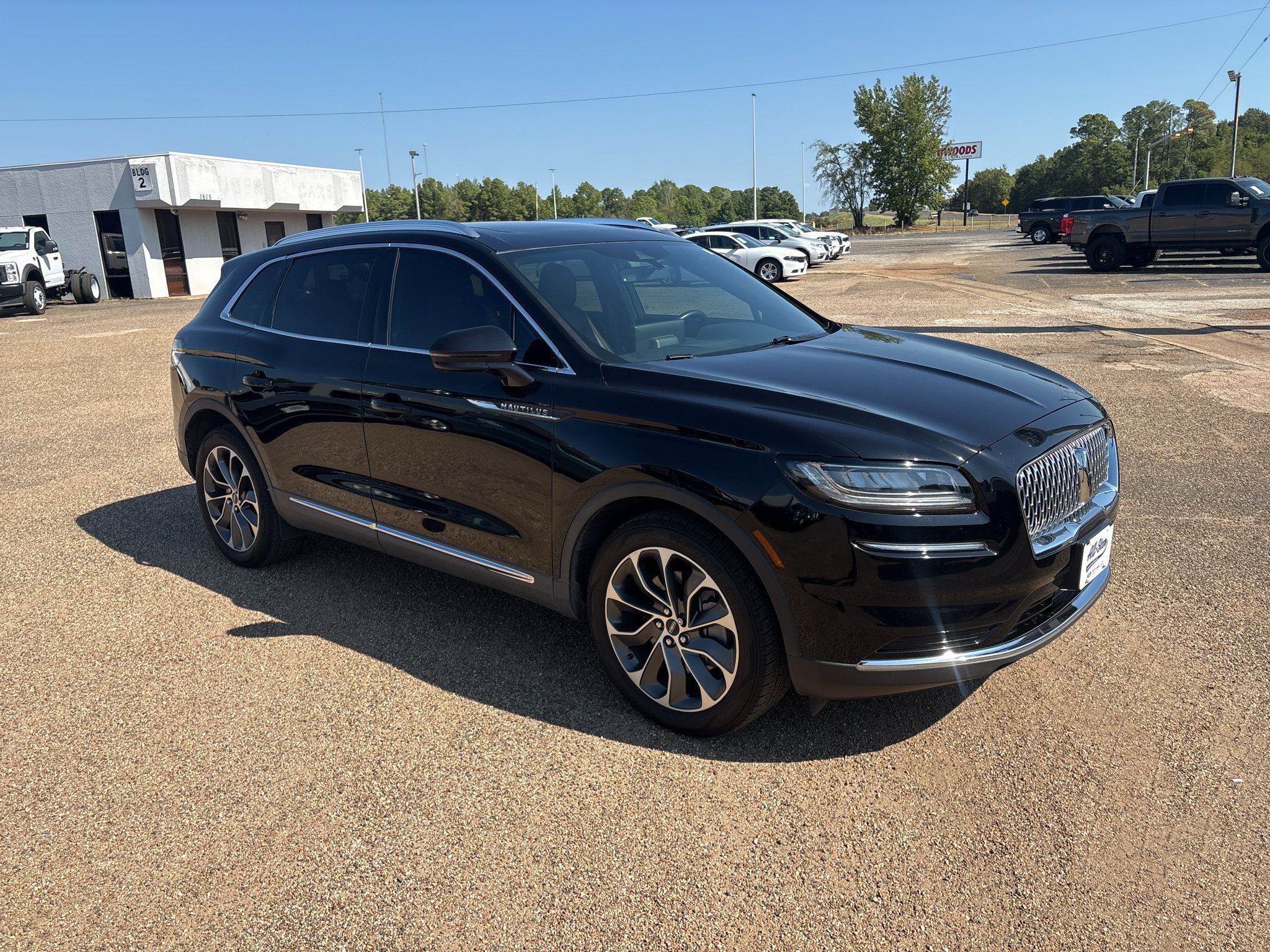 Used 2022 Lincoln Nautilus Reserve FWD image 3