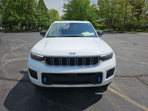 Used 2022 Jeep Grand Cherokee Overland w/ Luxury Tech Group IV AWD/4WD image 8