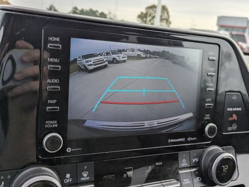 Used 2020 Toyota Highlander XLE image 23