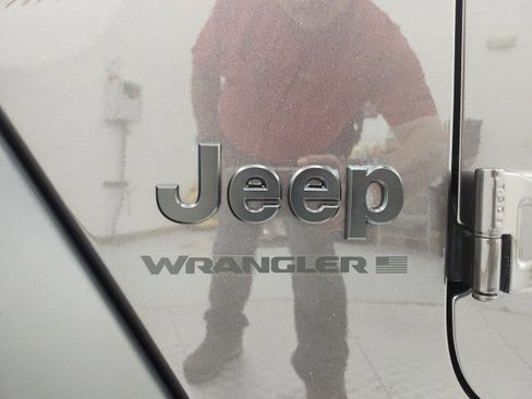Used 2025 Jeep Wrangler Sport image 17