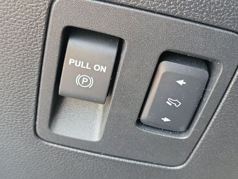 Used 2019 Ford F150 XLT w/ Equipment Group 302A Luxury AWD/4WD image 11