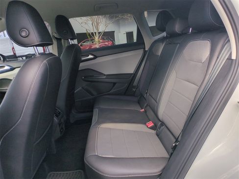 Used 2023 Volkswagen Taos SE image 14