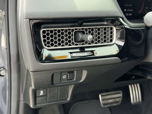 Used 2025 Honda Civic Sport image 19