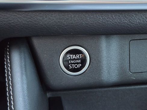 Used 2023 Nissan Rogue SL image 16