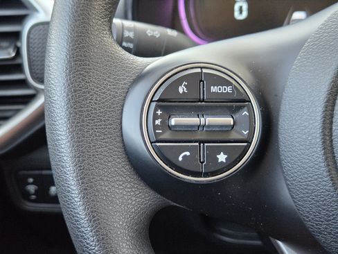 Used 2025 Kia Soul LX w/ LX Technology Package FWD image 26