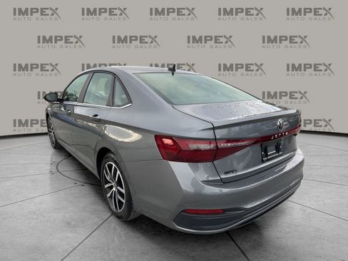 Used 2025 Volkswagen Jetta SE image 3