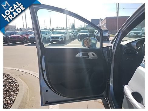 Used 2021 Chrysler Pacifica Limited w/ S Appearance Package image 18