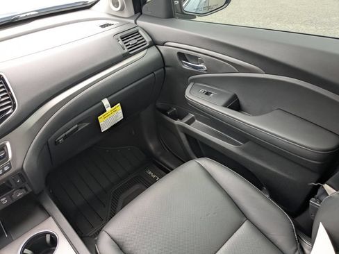 Used 2025 Honda Ridgeline RTL image 17