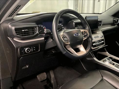 Used 2023 Ford Explorer XLT w/ Equipment Group 202A image 8