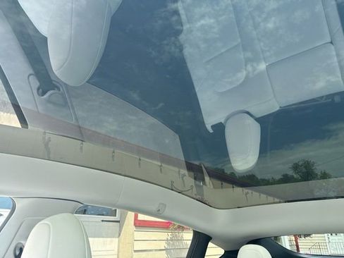 Used 2024 Tesla Model Y 2WD image 33