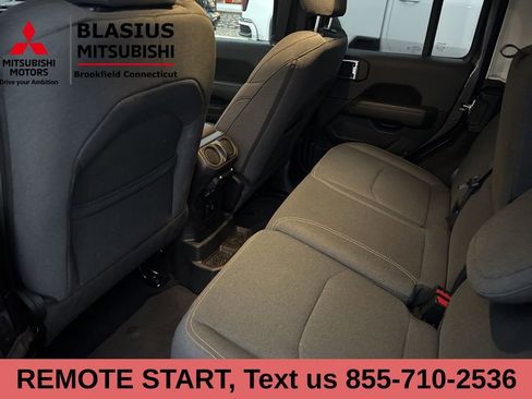 Used 2025 Jeep Wrangler Unlimited Sahara image 14