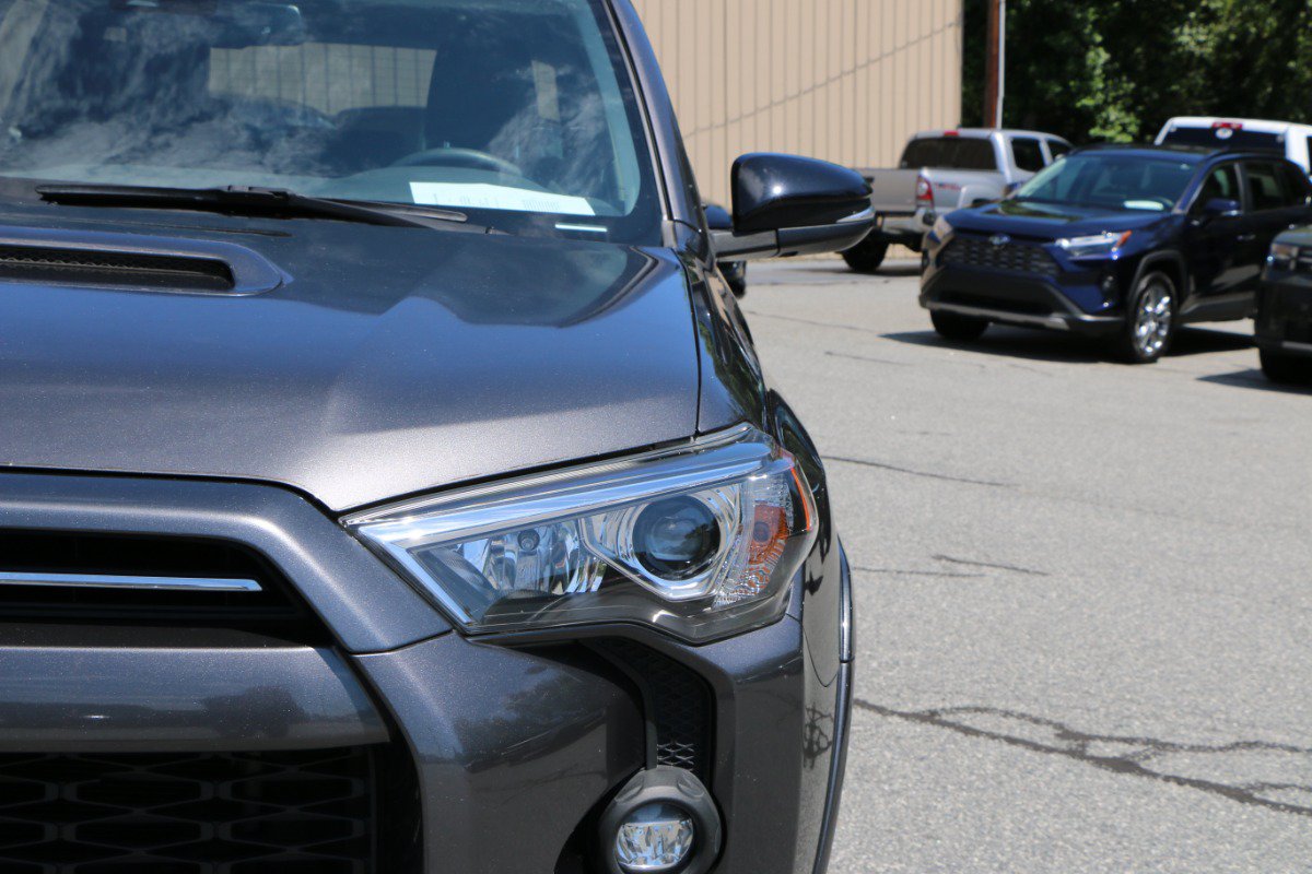 Used 2021 Toyota 4Runner Venture w/ Moonroof Package AWD/4WD image 13