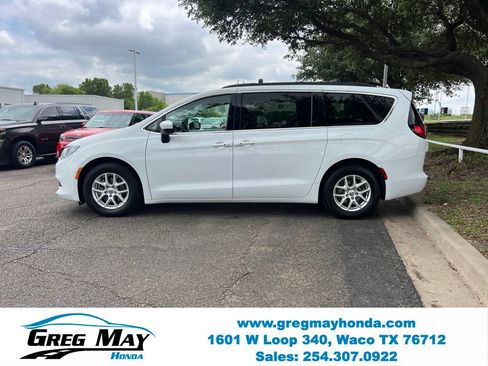 Used 2021 Chrysler Voyager Lxi FWD image 3