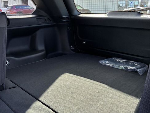 New 2025 Jeep Grand Cherokee Limited w/ Black Appearance Package image 9