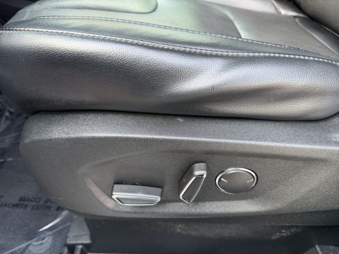 Used 2019 Ford Edge Titanium w/ Equipment Group 301A AWD/4WD image 13