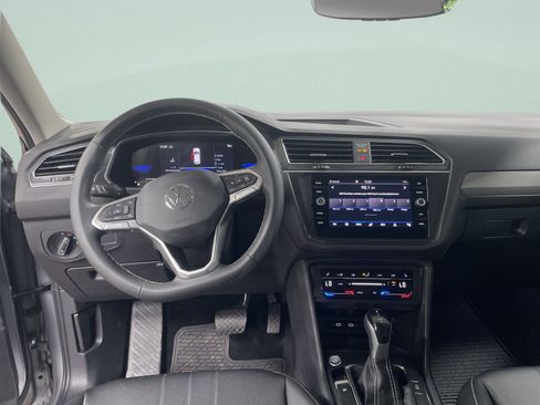 Used 2023 Volkswagen Tiguan SE w/ Panoramic Sunroof Package AWD/4WD image 15