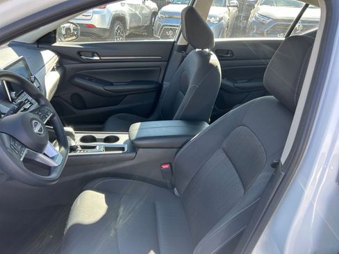 Used 2025 Nissan Altima 2.5 SV image 25
