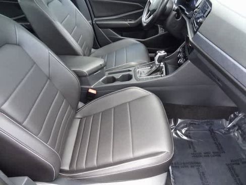 Used 2024 Volkswagen Jetta SE image 14