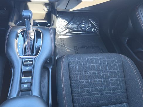 Used 2025 Honda HR-V Sport image 19