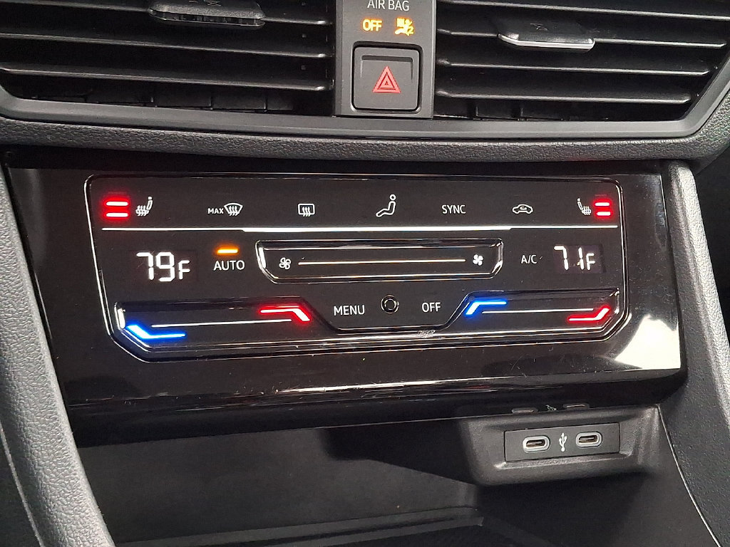Used 2025 Volkswagen Jetta SE FWD image 17
