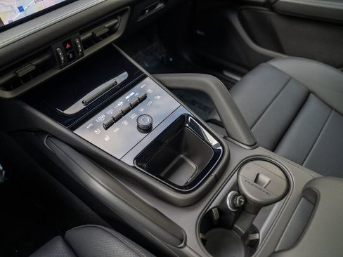 Certified 2026 Porsche Cayenne AWD/4WD image 20