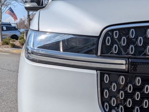 New 2025 Lincoln Navigator Reserve AWD/4WD image 10