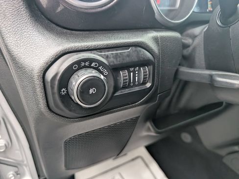 Used 2021 Jeep Wrangler Unlimited Sahara AWD/4WD image 15
