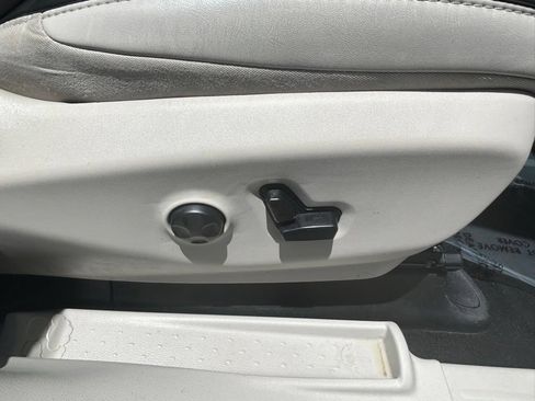 Used 2021 Chrysler Pacifica Limited AWD/4WD image 32