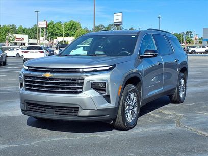 Used 2024 Chevrolet Traverse LT