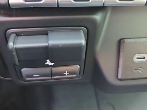 Used 2023 Chevrolet Silverado 1500 Custom Trail Boss w/ LPO, Dark Essentials Package AWD/4WD image 17