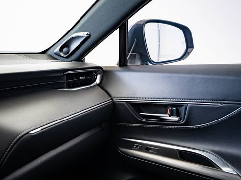 Used 2023 Toyota Venza Limited image 35