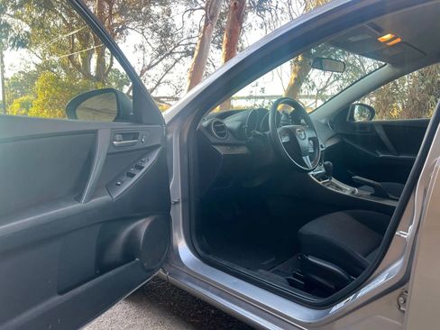 Used 2011 MAZDA MAZDA3 i Sport image 12