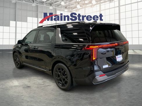 Used 2025 Kia Carnival SX Prestige image 3