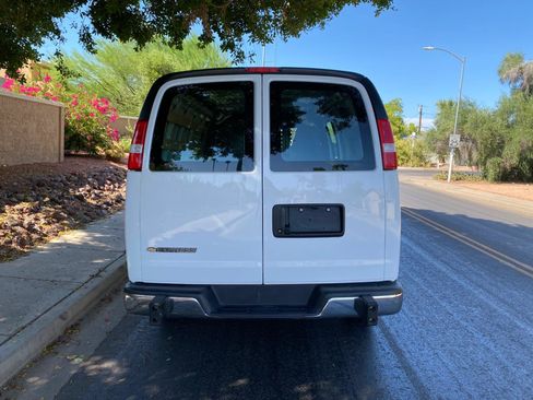 Used 2025 Chevrolet Express 2500 w/ Driver Convenience Package RWD image 7
